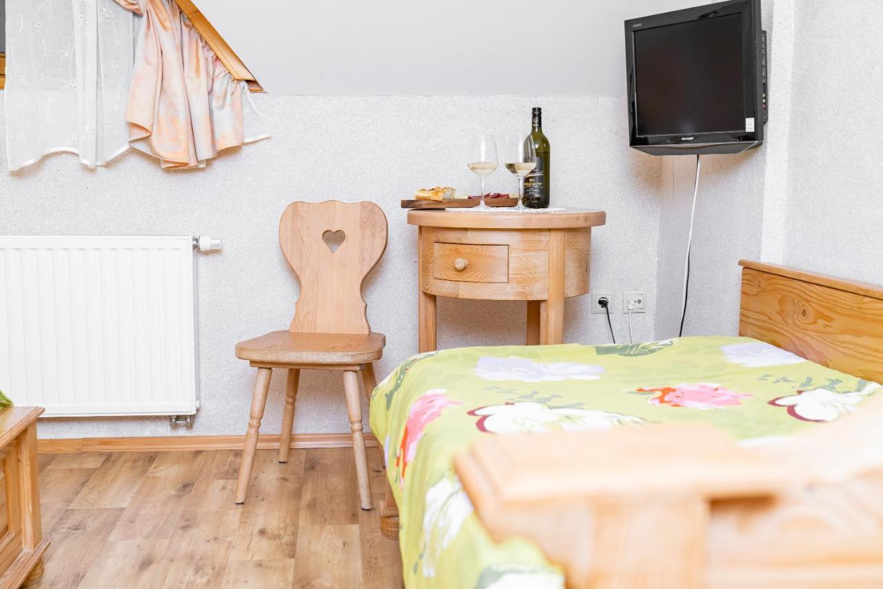 Guesthouse Mocivnik Okroglice エクステリア 写真