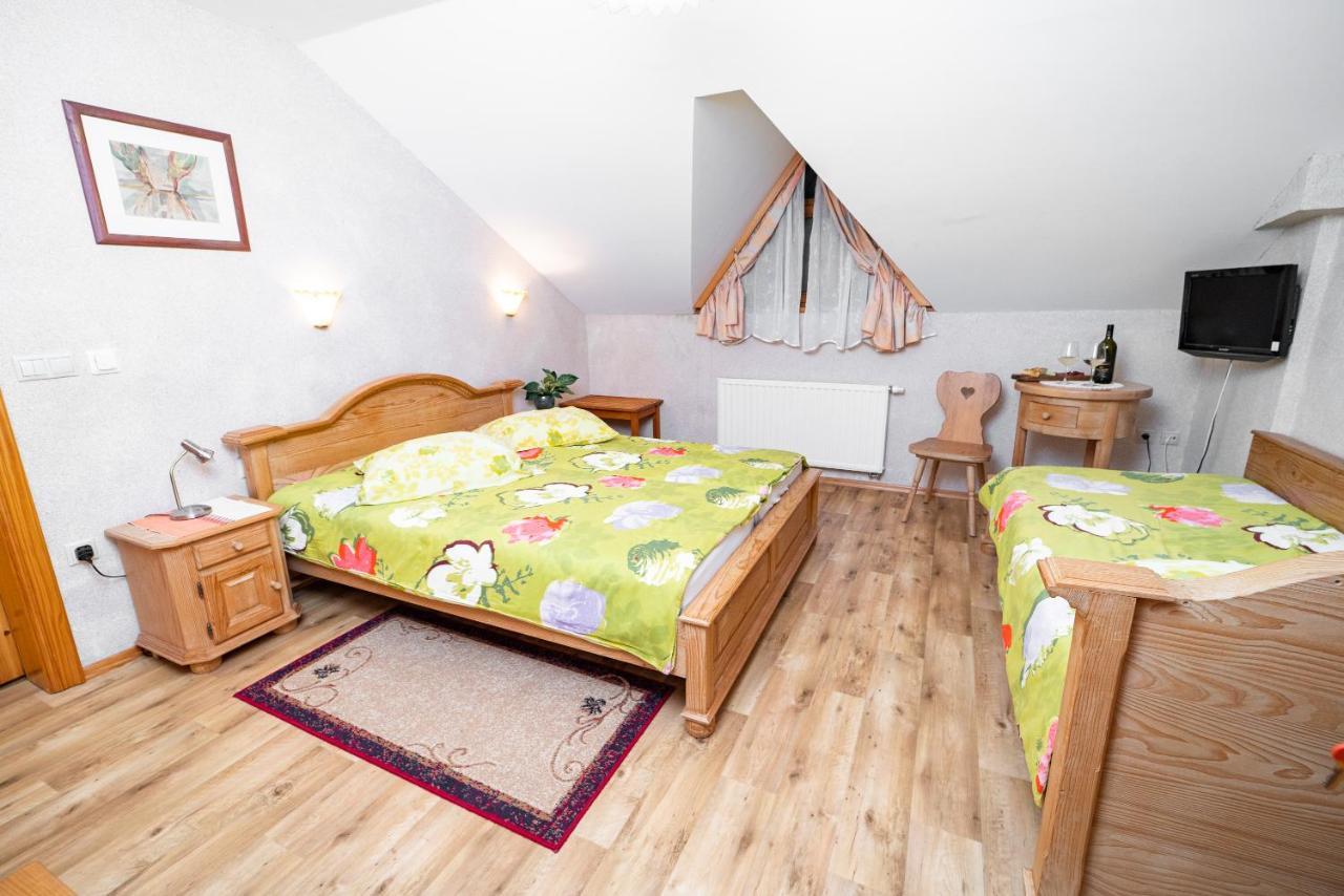 Guesthouse Mocivnik Okroglice エクステリア 写真