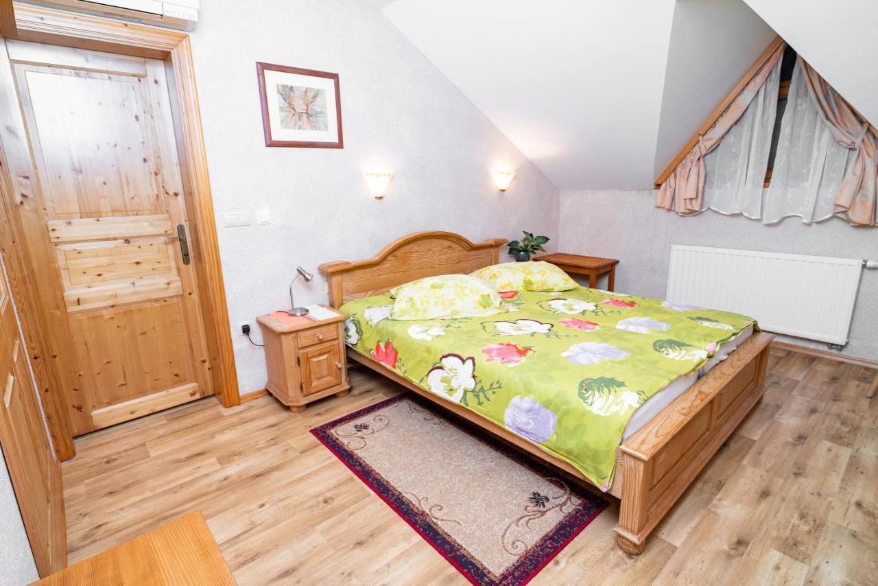Guesthouse Mocivnik Okroglice エクステリア 写真