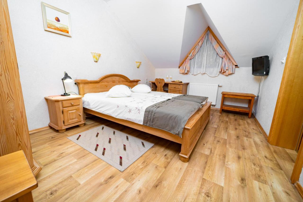 Guesthouse Mocivnik Okroglice エクステリア 写真