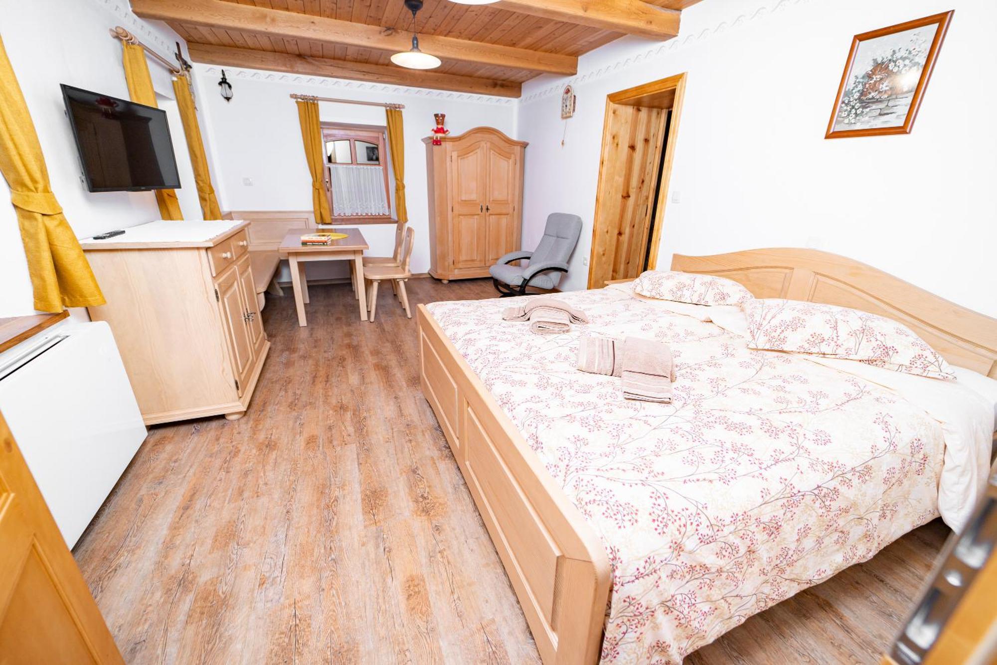 Guesthouse Mocivnik Okroglice エクステリア 写真