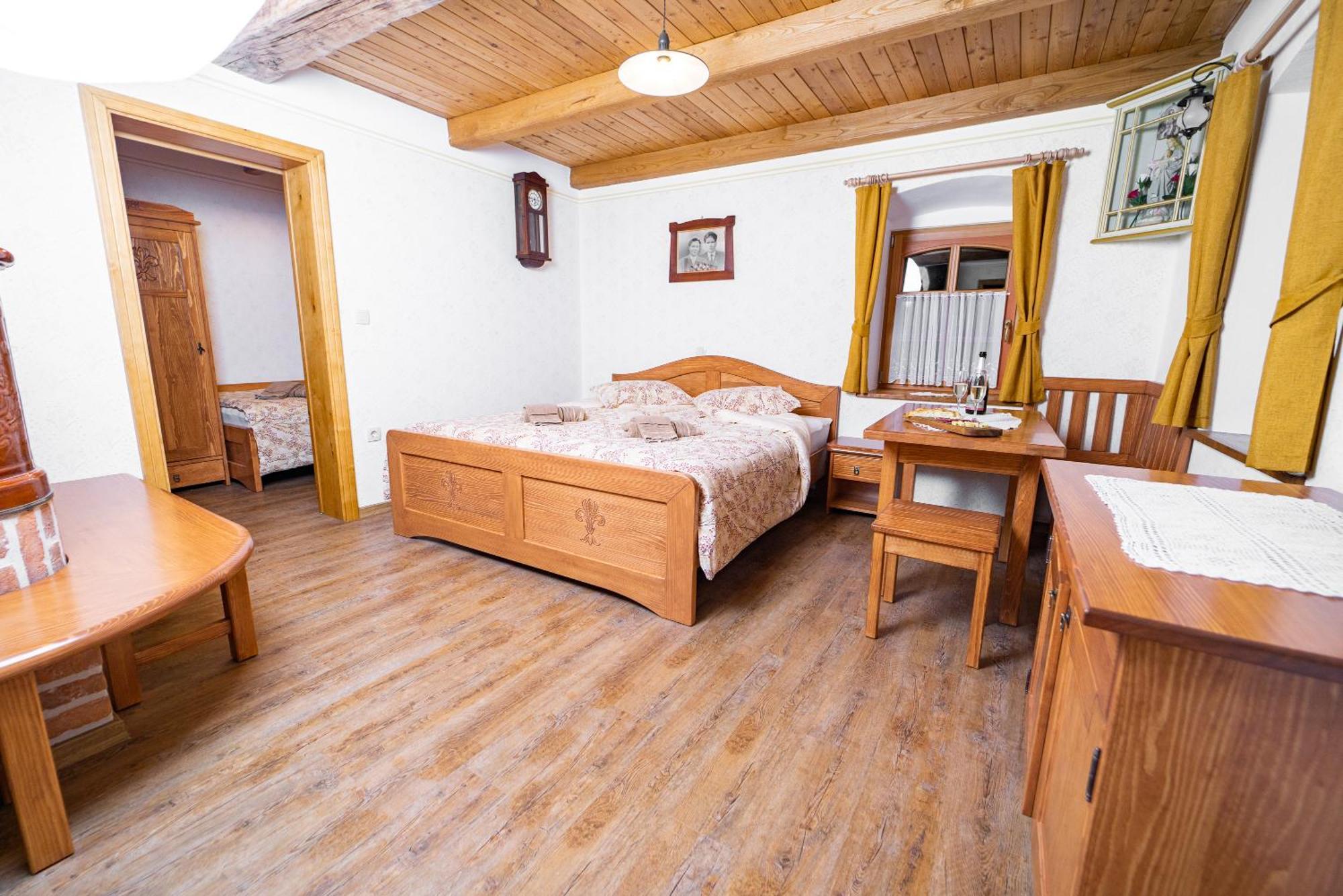Guesthouse Mocivnik Okroglice エクステリア 写真