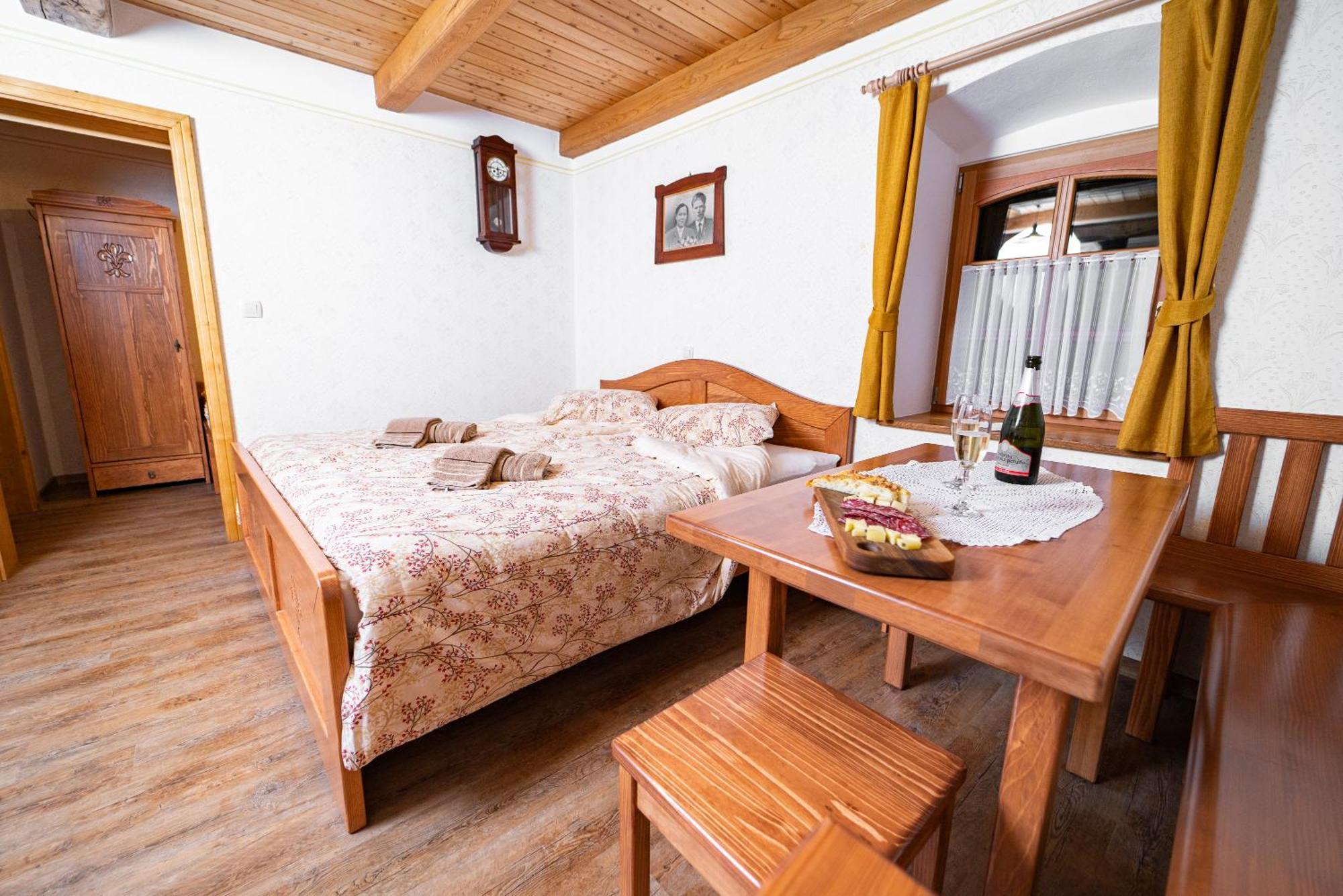Guesthouse Mocivnik Okroglice エクステリア 写真