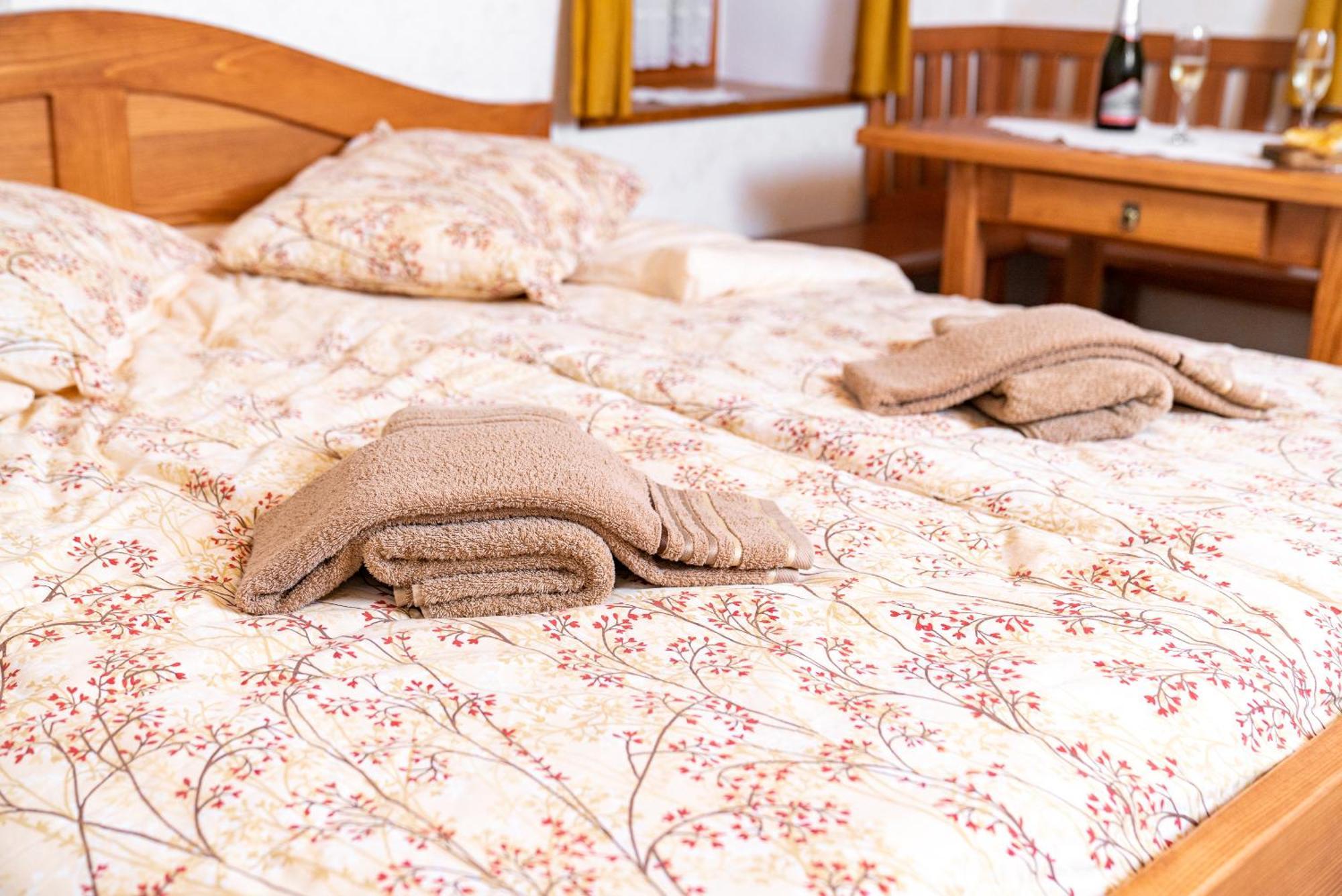 Guesthouse Mocivnik Okroglice エクステリア 写真