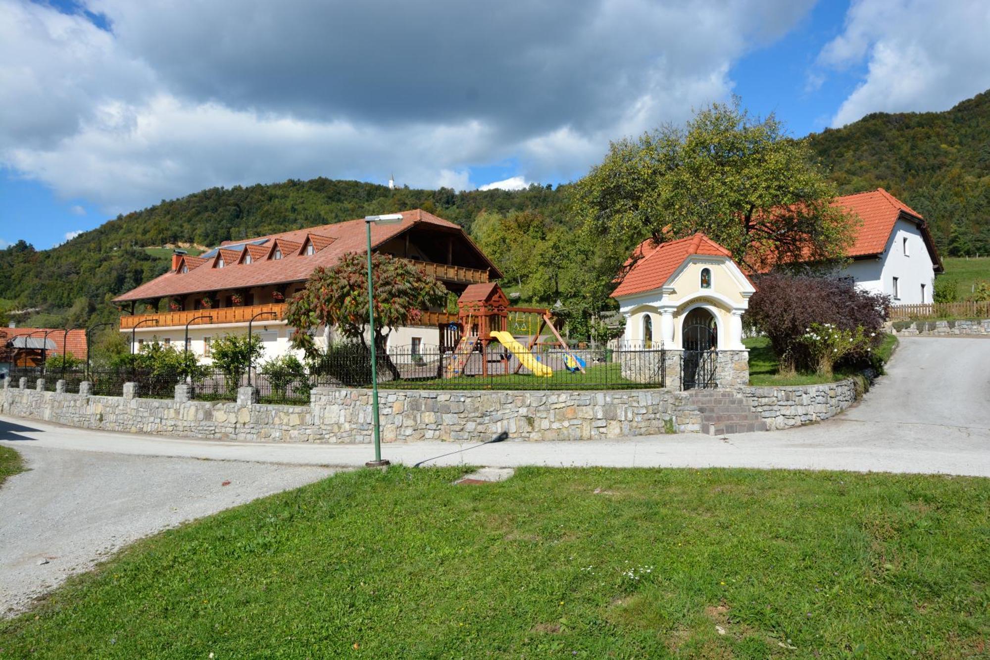 Guesthouse Mocivnik Okroglice エクステリア 写真